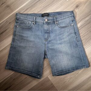 Banana Republic Blue Denim Women Shorts Finished Hem Light Wash